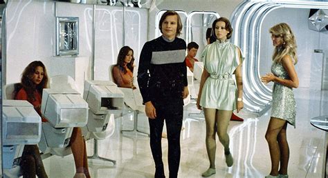 Logan's Run: Một Phim Hành Động Kinh Dị Lột Xác Vẻ Đẹp Của Một Xã Hội Ước Mơ!